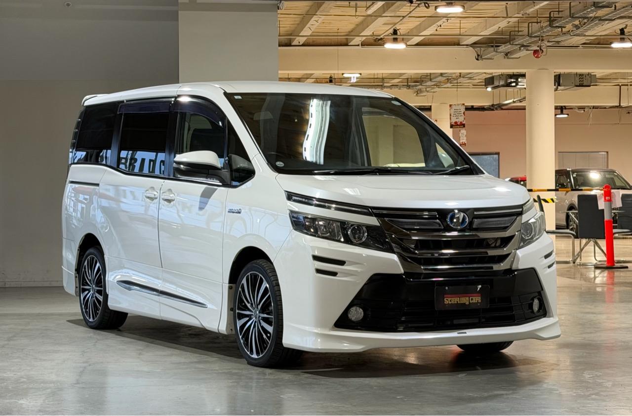 2015 Toyota Voxy Hybrid - V Grade